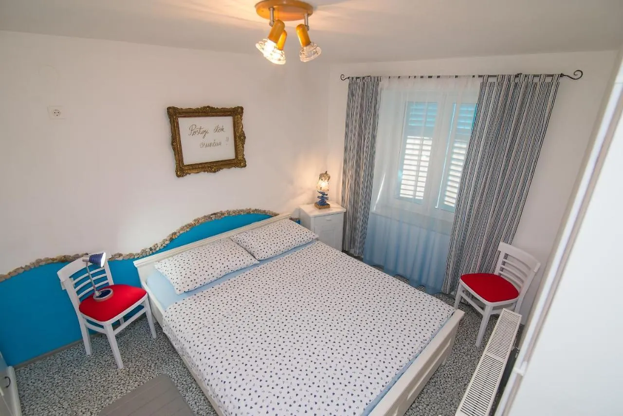 Apartments By The Sea Veli Losinj, Losinj - 7959 0*,