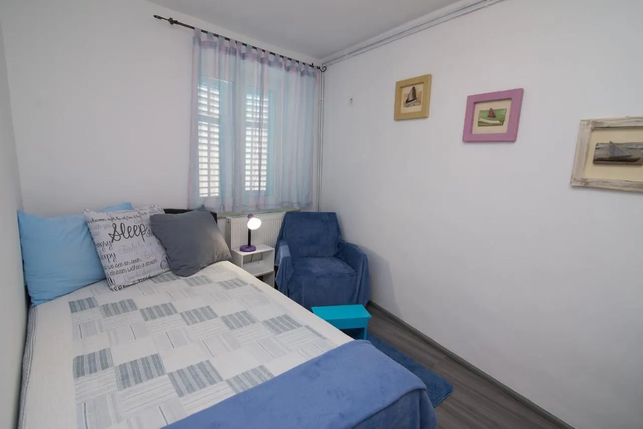 Apartments By The Sea Veli Losinj, Losinj - 7959 0*,  Croazia